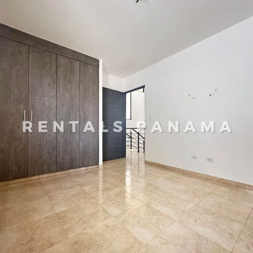 Venta Casa de 2 Niveles en Las Cumbres PH Vistas del Lago - Imagen 7