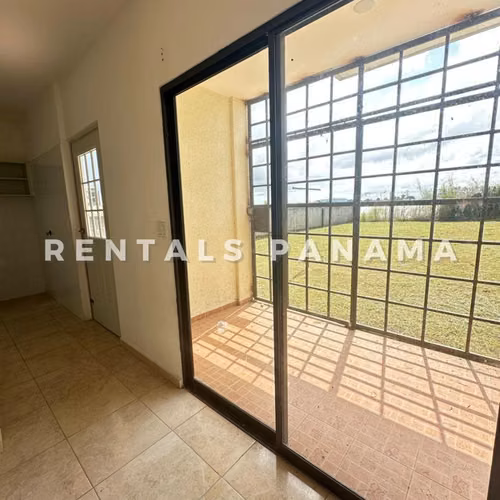 Venta Casa de 2 Niveles en Las Cumbres PH Vistas del Lago - Imagen 12