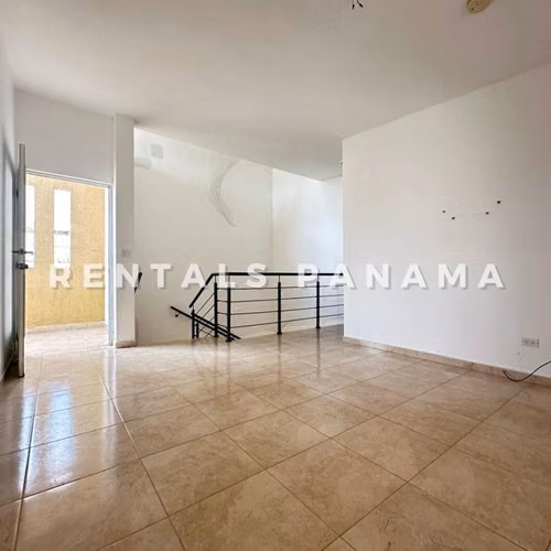 Venta Casa de 2 Niveles en Las Cumbres PH Vistas del Lago - Imagen 5