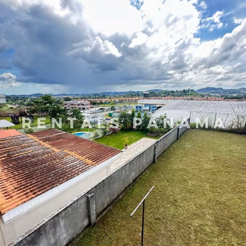 Venta Casa de 2 Niveles en Las Cumbres PH Vistas del Lago - Imagen 13