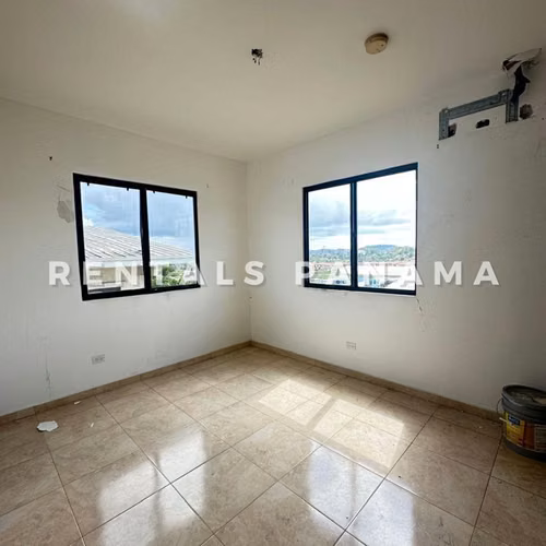 Venta Casa de 2 Niveles en Las Cumbres PH Vistas del Lago - Imagen 8