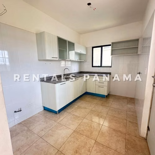 Venta Casa de 2 Niveles en Las Cumbres PH Vistas del Lago - Imagen 2