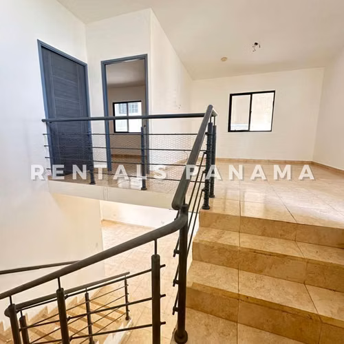 Venta Casa de 2 Niveles en Las Cumbres PH Vistas del Lago - Imagen 11