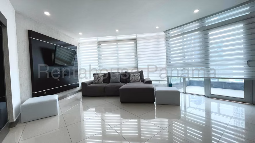 Venta de Comodo e Iluminado Apartamento en Costa del Este 26*5948Mfk