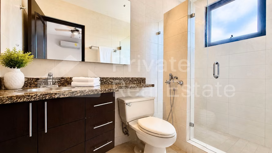 SE VENDE CASA EN ANTIGUA COSTA DEL ESTE