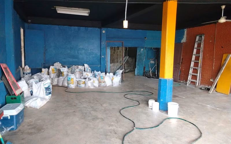 EL LOCAL IDEAL  SE ALQUILA  PARA TU TALLER DE MECANICA O  VENTAS DE LLANTAS CHORRERA  CENTRO