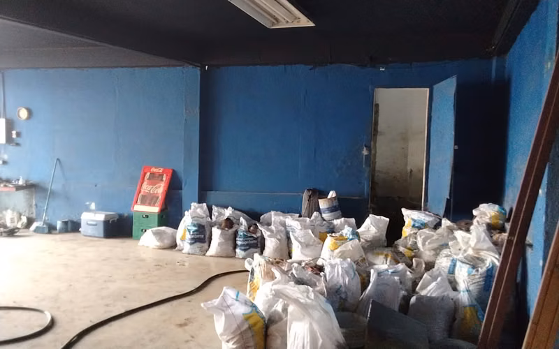 EL LOCAL IDEAL  SE ALQUILA  PARA TU TALLER DE MECANICA O  VENTAS DE LLANTAS CHORRERA  CENTRO