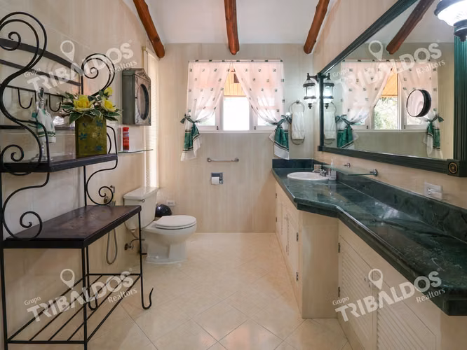 Venta de Residencia Tipo Hacienda con Ríos y senderos vía al Valle de Antón