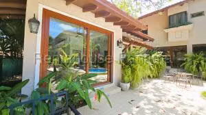 Alquiler de Casa con 1458m2 en Altos del Golf 26-8360SR