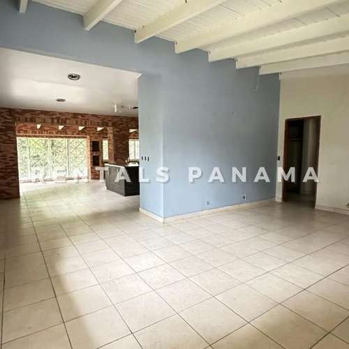Venta de Casa con Amplio Terreno en Ancón Altos de Balboa - Imagen 4