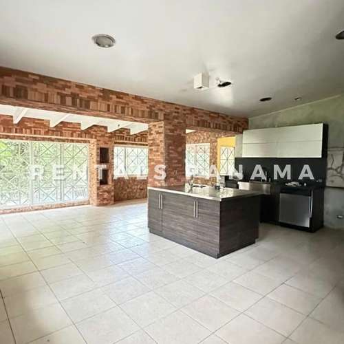 Venta de Casa con Amplio Terreno en Ancón Altos de Balboa - Imagen 2