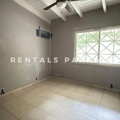 Venta de Casa con Amplio Terreno en Ancón Altos de Balboa - Imagen 8