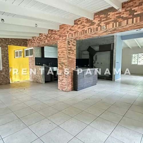 Venta de Casa con Amplio Terreno en Ancón Altos de Balboa - Imagen 3