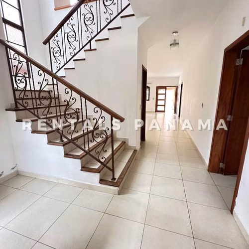 Venta Casa de Dos Niveles en Costa Sur PH El Doral - Imagen 5
