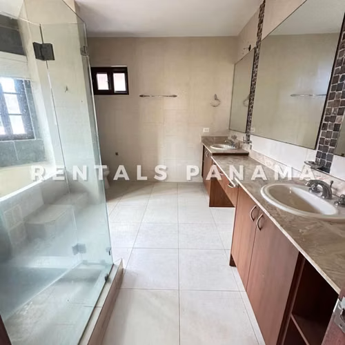 Venta Casa de Dos Niveles en Costa Sur PH El Doral - Imagen 8