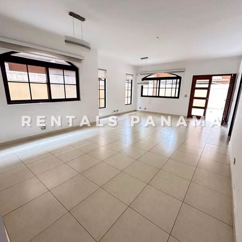 Venta Casa de Dos Niveles en Costa Sur PH El Doral - Imagen 2