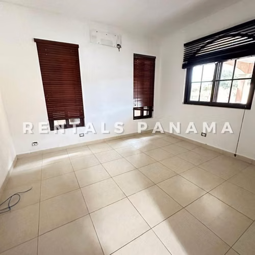 Venta Casa de Dos Niveles en Costa Sur PH El Doral - Imagen 12