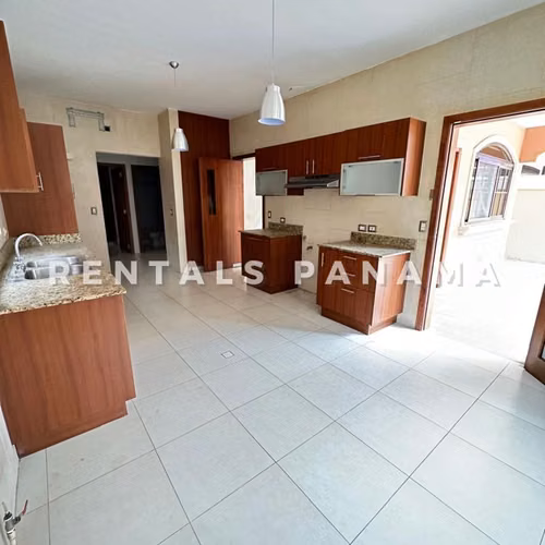 Venta Casa de Dos Niveles en Costa Sur PH El Doral - Imagen 3