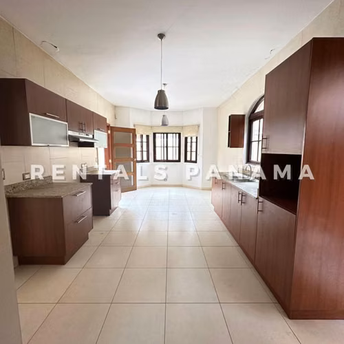 Venta Casa de Dos Niveles en Costa Sur PH El Doral - Imagen 4