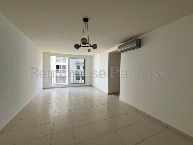 Apartamento en alquiler en Versalles con 3 recámaras y área social EH