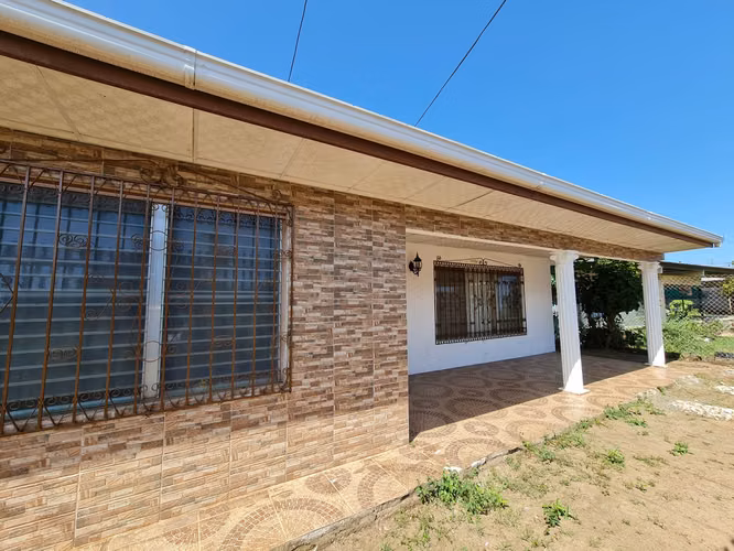 REMATO SE VENDE AMPLIA CASA  EN AGUADULCE