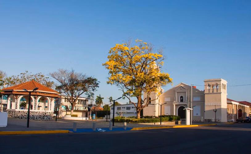 REMATO SE VENDE AMPLIA CASA  EN AGUADULCE