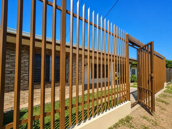 REMATO SE VENDE AMPLIA CASA  EN AGUADULCE