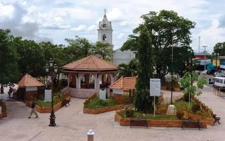 REMATO SE VENDE AMPLIA CASA  EN AGUADULCE