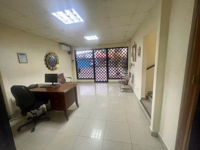 ELEGANTE OFICINA EN AVE OBALDIA, DAVID