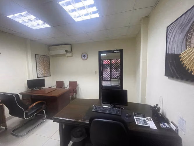ELEGANTE OFICINA EN AVE OBALDIA, DAVID