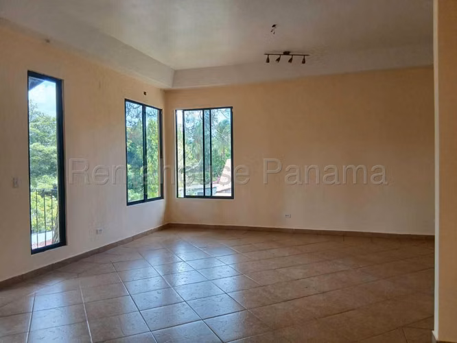 Vendo Casa de 220 m² en Villa Zaita 26-7680GG