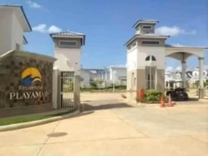 GANGA REMATE SE VENDE AMPLIA CASA PROYECTO  DE PLAYA  DORADA