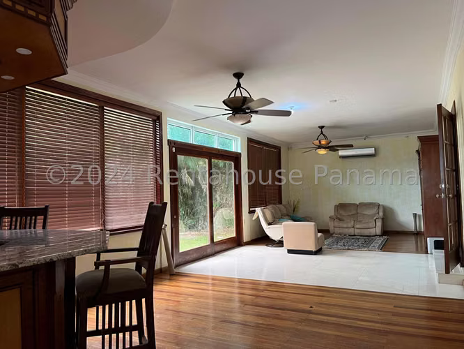 Vendo Casa de 4310 m² en Las Cumbres 26-8942GG