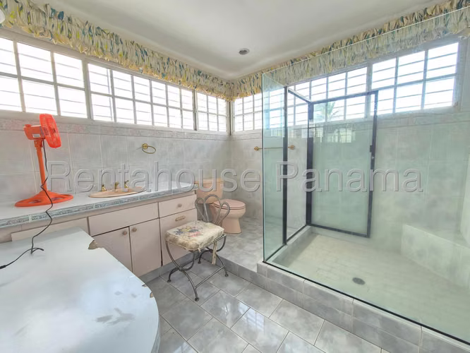 Vendo Casa de 808 m² en Betania 25-3570GG