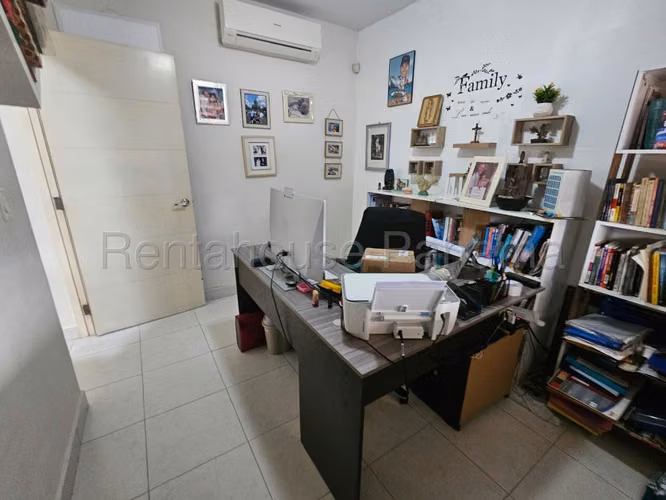 Casa En Venta En Versalles KC