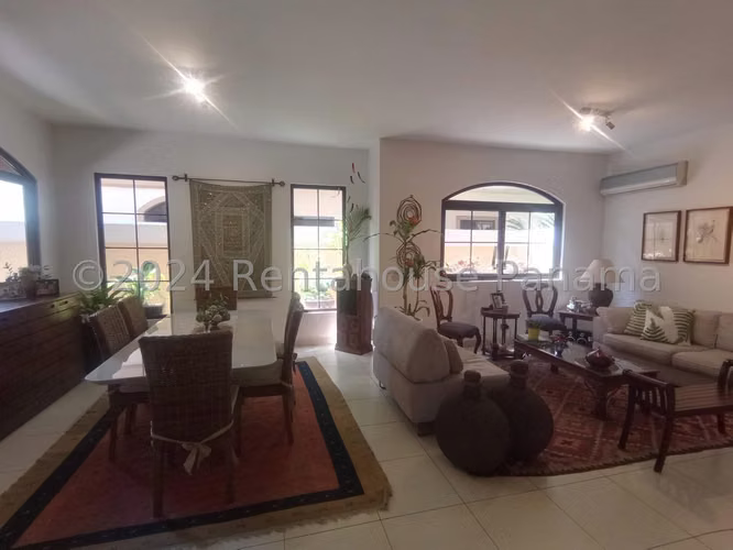 Casa En Venta En Costa Sur KC