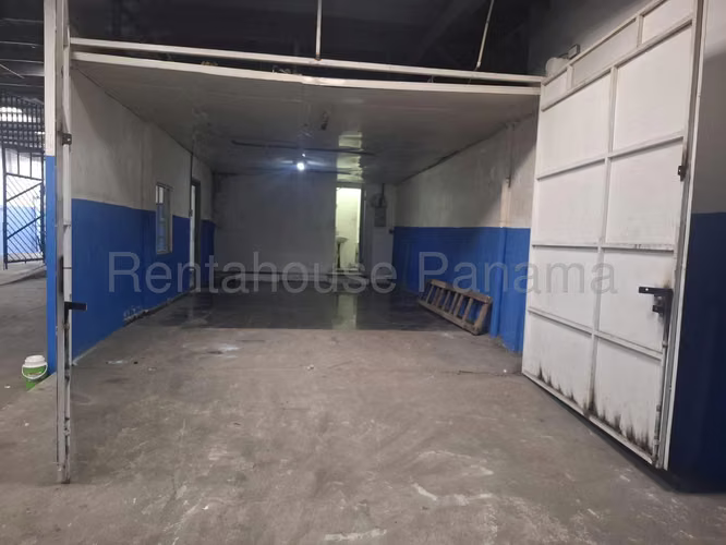 Venta de Galera en Parque Lefevre NS