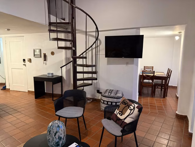Melissa Foster Luxury alquila apartamento en CASTILLA DE ORO, Casco Antiguo. MFR1989