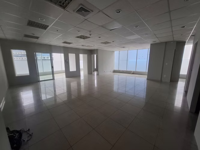 Vendo oficina en Marbella con divisiones!!!
