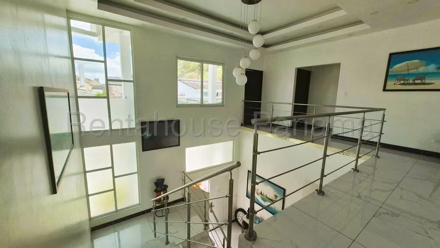 Venta de Casa en Altos de Panama HORIZONTES II 390 Mts PD