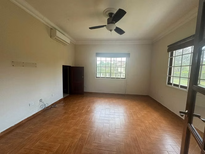 Alquilo casa en Camino de Cruces L/Bl. US$. 4,500.00