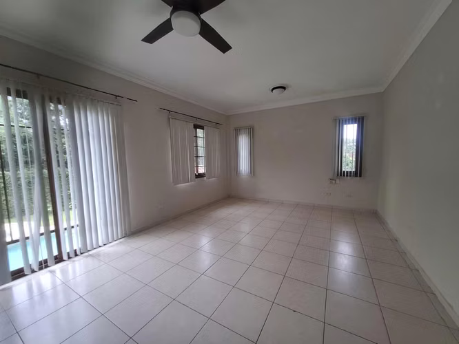 Alquilo casa en Camino de Cruces L/Bl. US$. 4,500.00