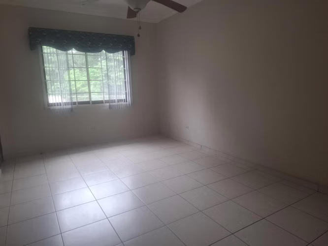 Alquilo casa en Camino de Cruces L/Bl. US$. 4,500.00