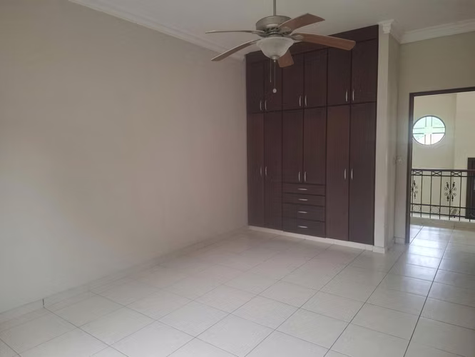 Alquilo casa en Camino de Cruces L/Bl. US$. 4,500.00