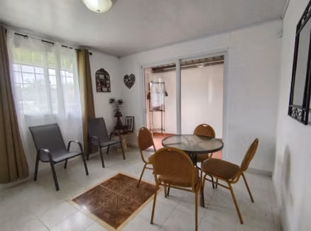 Vendo casa en Residencial Valle Dorado.