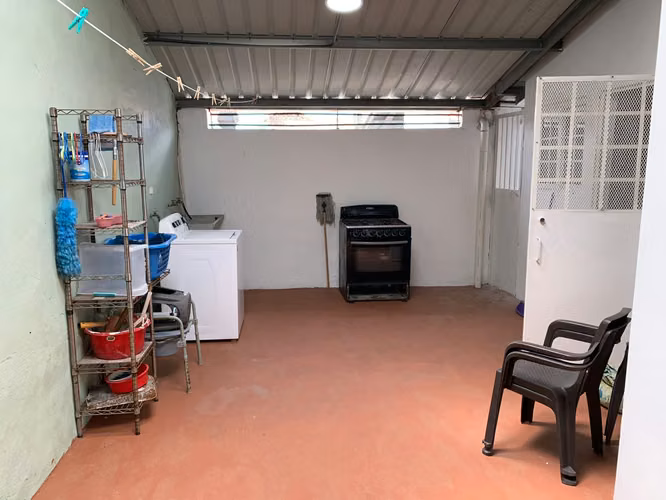 Vendo casa en Residencial Valle Dorado.