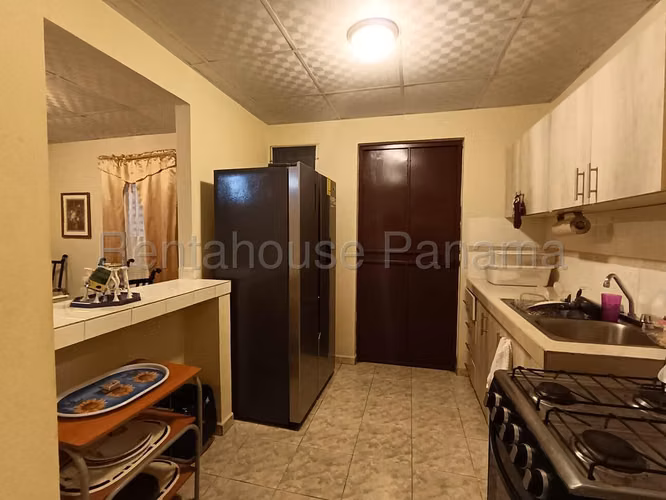 Se Vende Casa en Chitré LA25-4125
