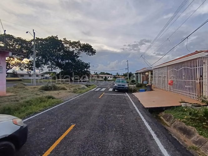 Se Vende Casa en Chitré LA25-4125