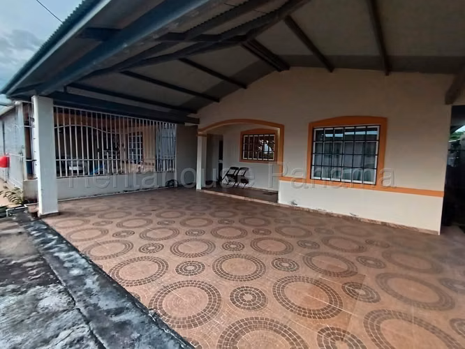 Se Vende Casa en Chitré LA25-4125