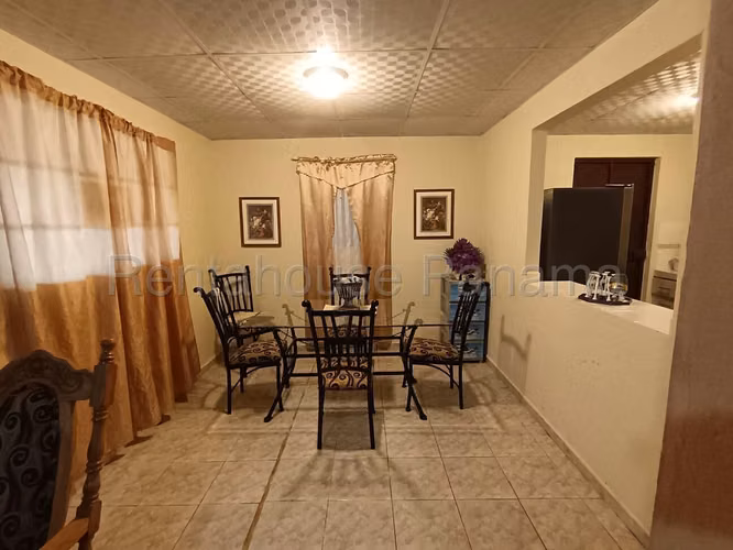 Se Vende Casa en Chitré LA25-4125